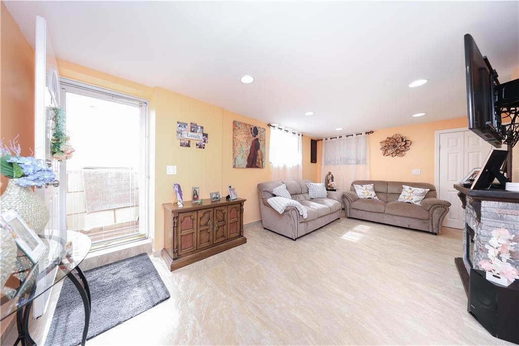 49 Lewiston Street New Springville State Island NY 10314