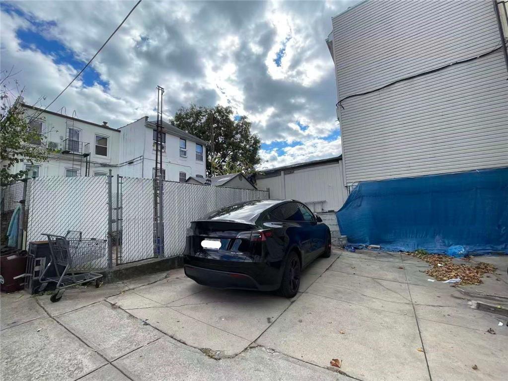 81 Bay 7th Street Bensonhurst Brooklyn NY 11228