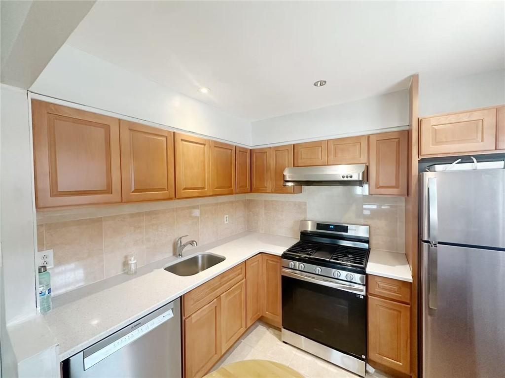 8426 60 Avenue Middle Village Middle Village NY 11379