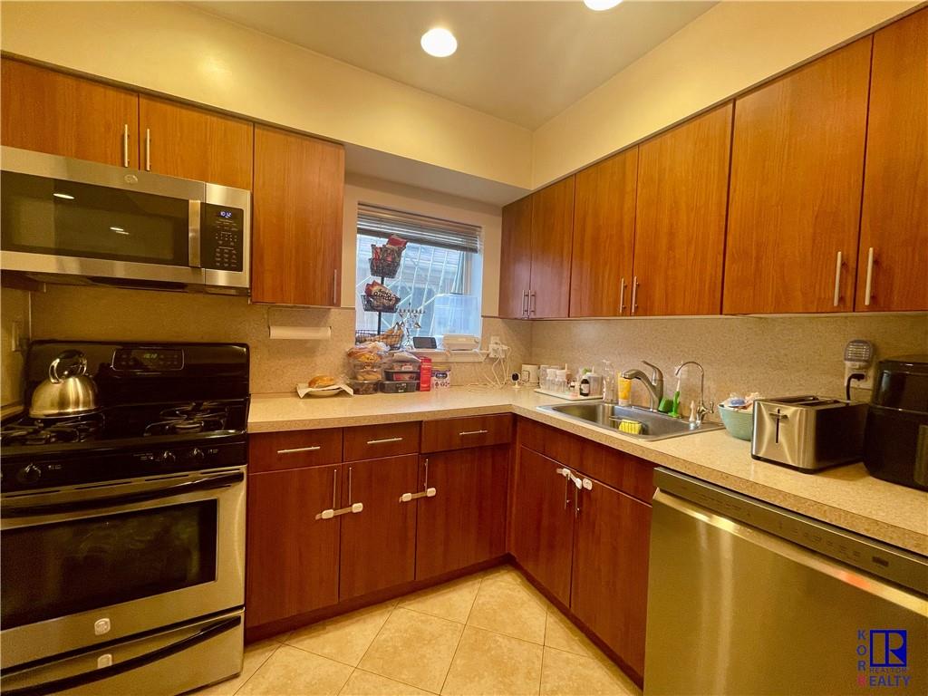 3105 Emmons Avenue Sheepshead Bay Brooklyn NY 11235