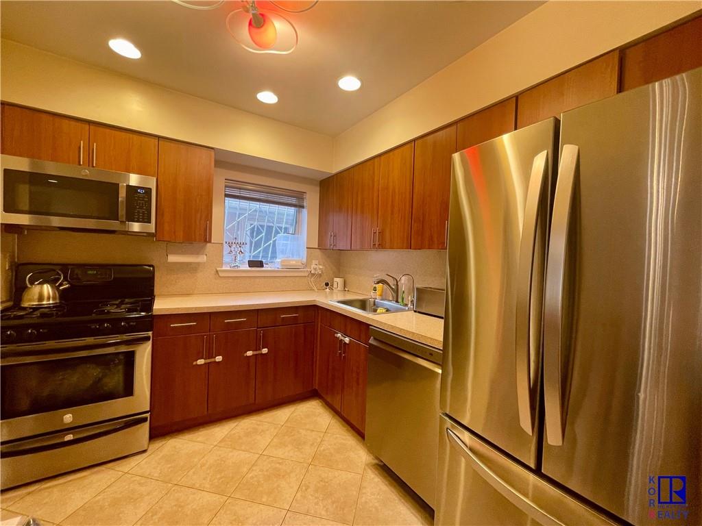 3105 Emmons Avenue Sheepshead Bay Brooklyn NY 11235
