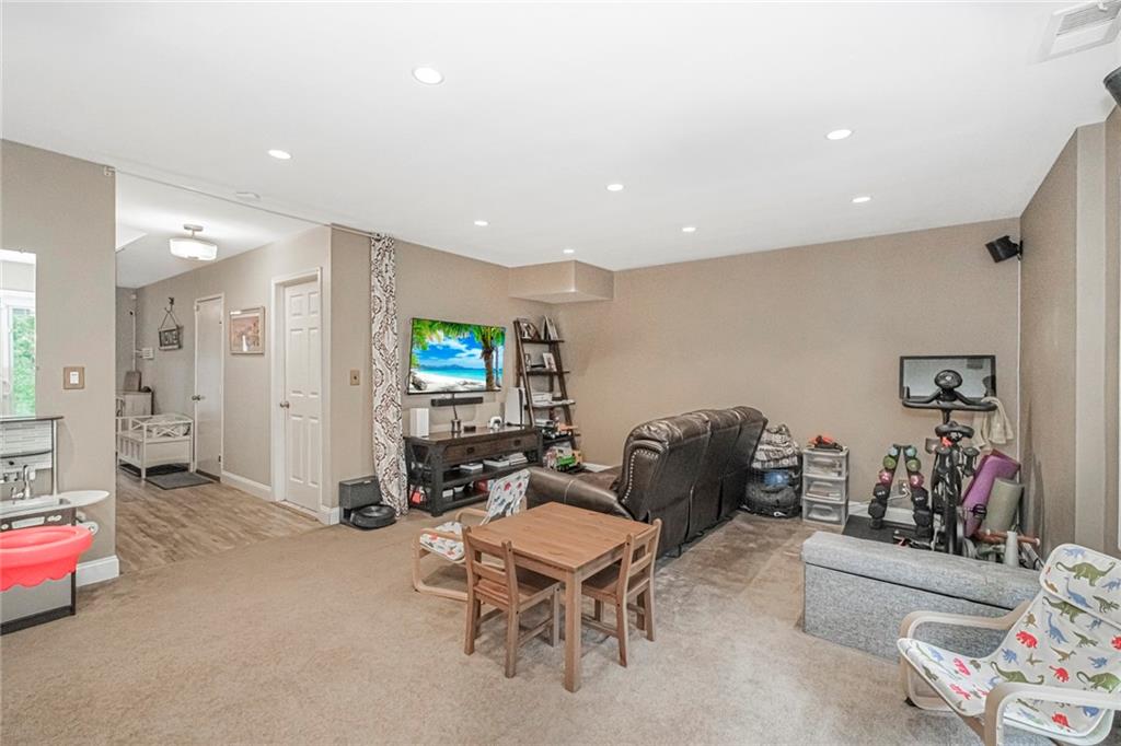 21 Flagship Circle Prince's Bay Staten Island NY 10309