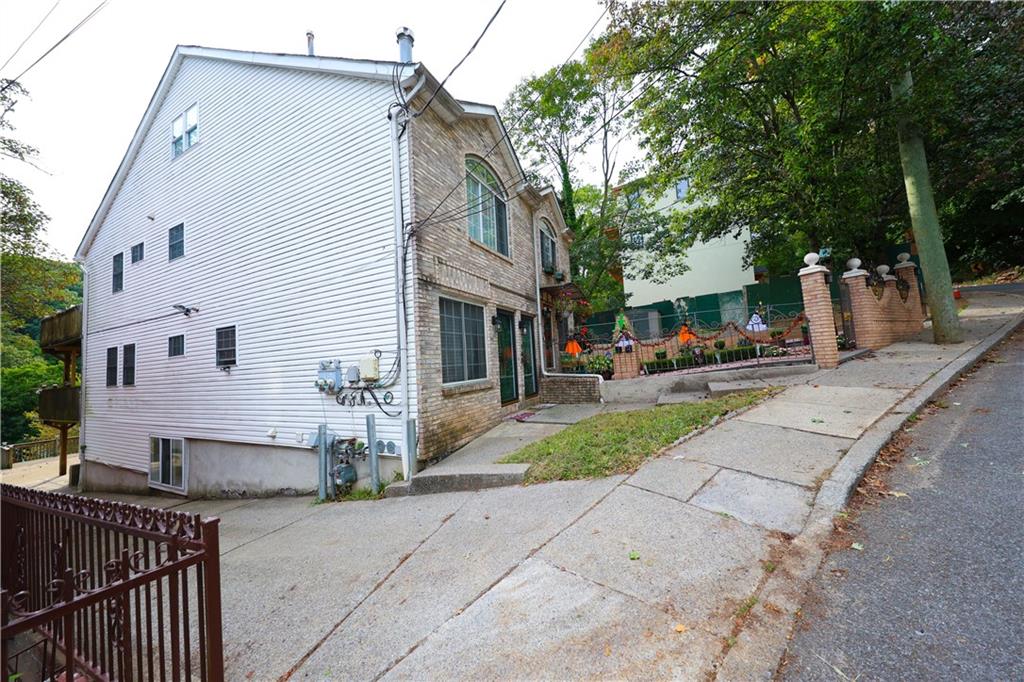 148 Hillside Avenue Grymes Hill Staten Island NY 10304