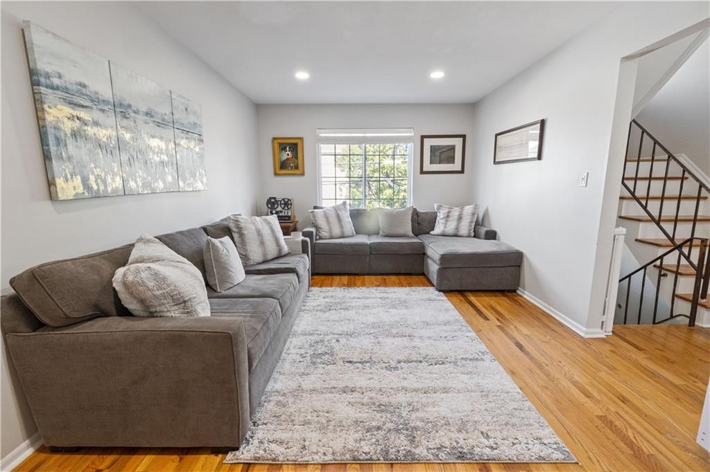 40 Rockwell Avenue Rosebank Staten Island NY 10305