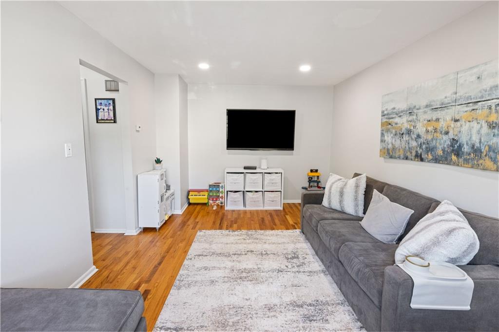 40 Rockwell Avenue Rosebank Staten Island NY 10305