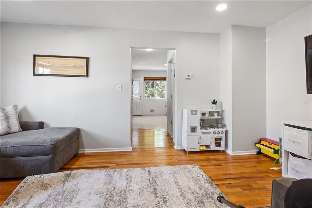 40 Rockwell Avenue Rosebank Staten Island NY 10305