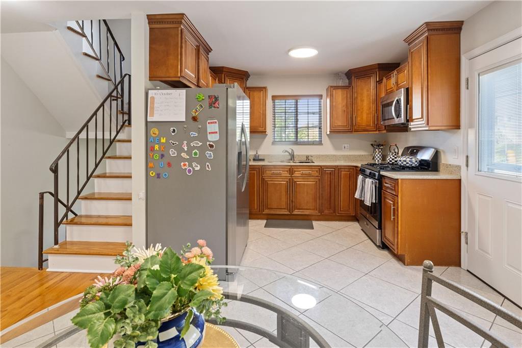 40 Rockwell Avenue Rosebank Staten Island NY 10305