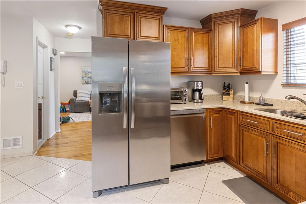 40 Rockwell Avenue Rosebank Staten Island NY 10305