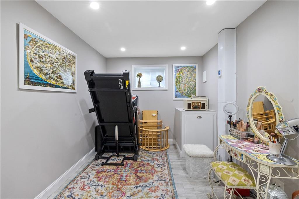 40 Rockwell Avenue Rosebank Staten Island NY 10305