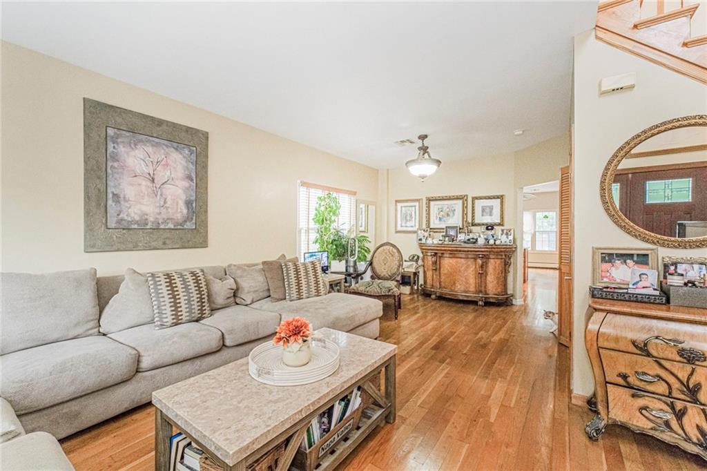 122 Guyon Avenue Oakwood New York NY 10306