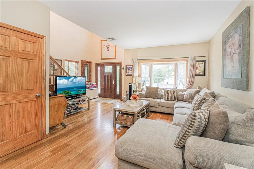 122 Guyon Avenue Oakwood New York NY 10306