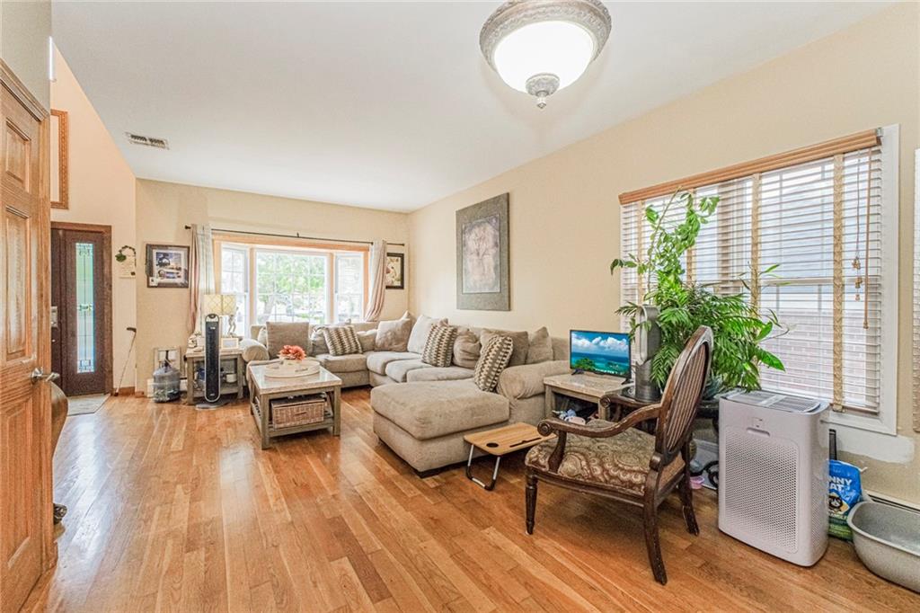 122 Guyon Avenue Oakwood New York NY 10306