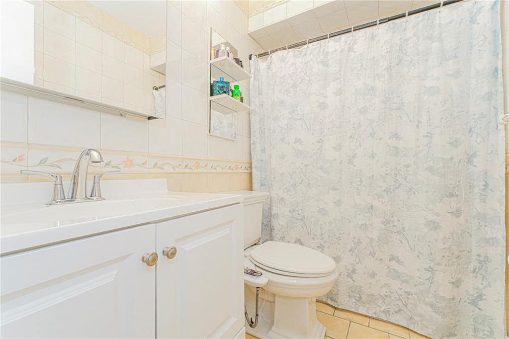 122 Guyon Avenue Oakwood New York NY 10306