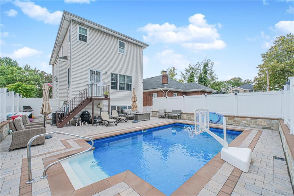 122 Guyon Avenue Oakwood New York NY 10306