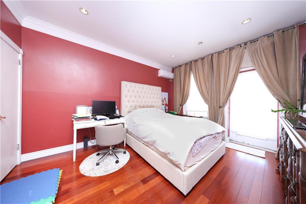 2489 East 21 Street Sheepshead Bay Brooklyn NY 11235