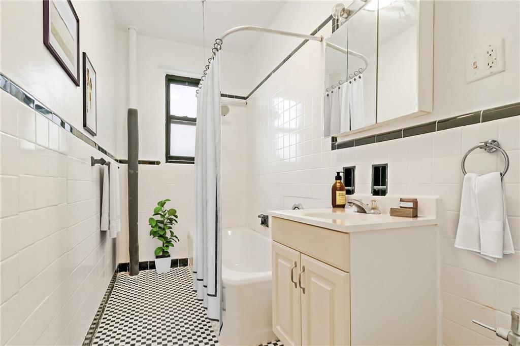 909 East 29th Street Midwood Unknown NY 11210