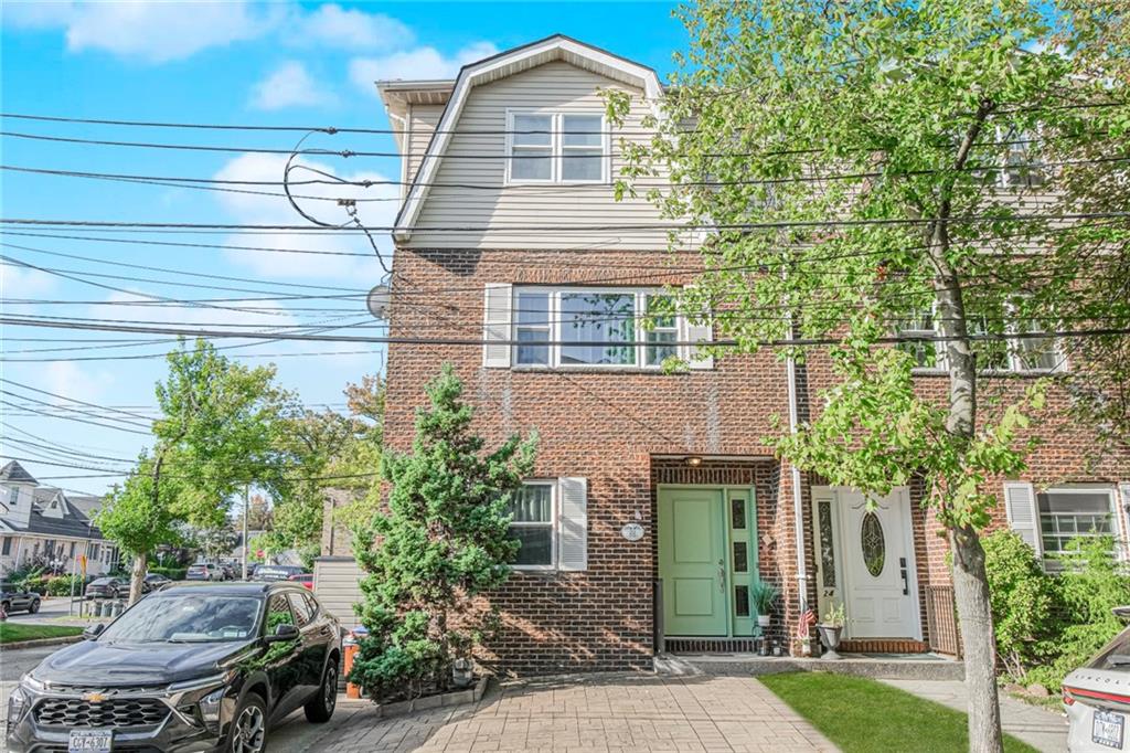 22 Crest Loop Eltingville Staten Island NY 10312