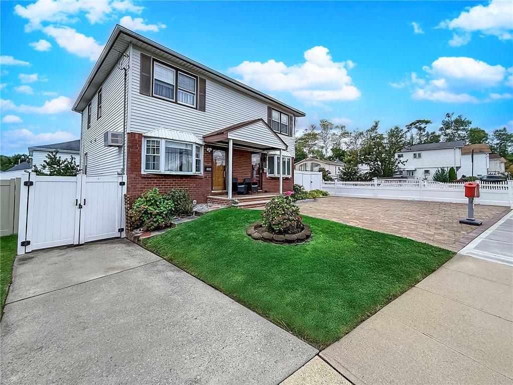 126 Tysens Lane Richmond Town Staten Island NY 10306