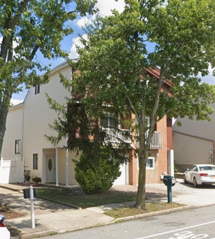 343 Travis Avenue New Springville Staten Island NY 10314