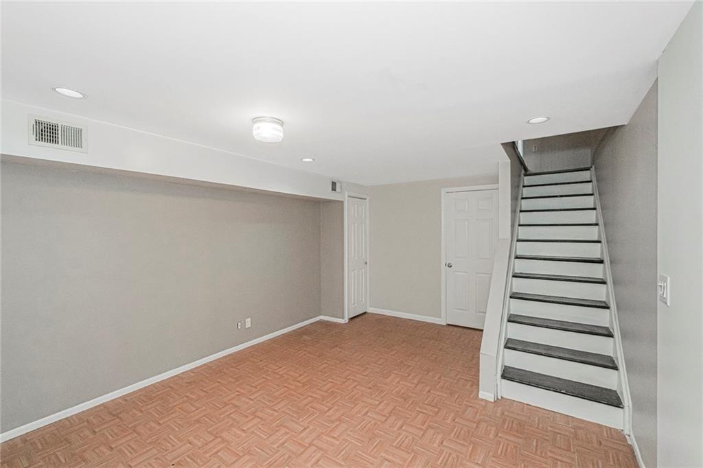 34 Lorraine Loop Rossville Staten Island NY 10309