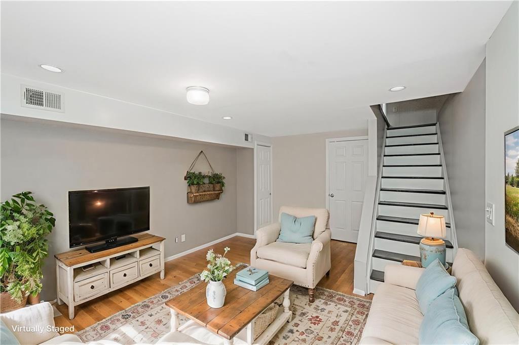 34 Lorraine Loop Rossville Staten Island NY 10309