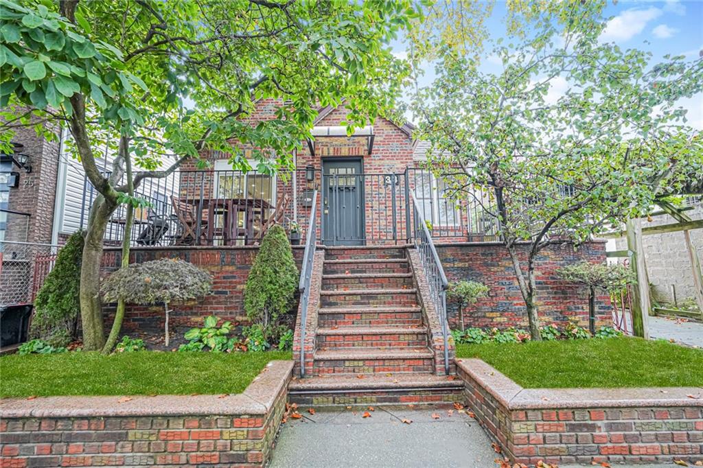 33 Manhattan Court Gravesend Brooklyn NY 11223
