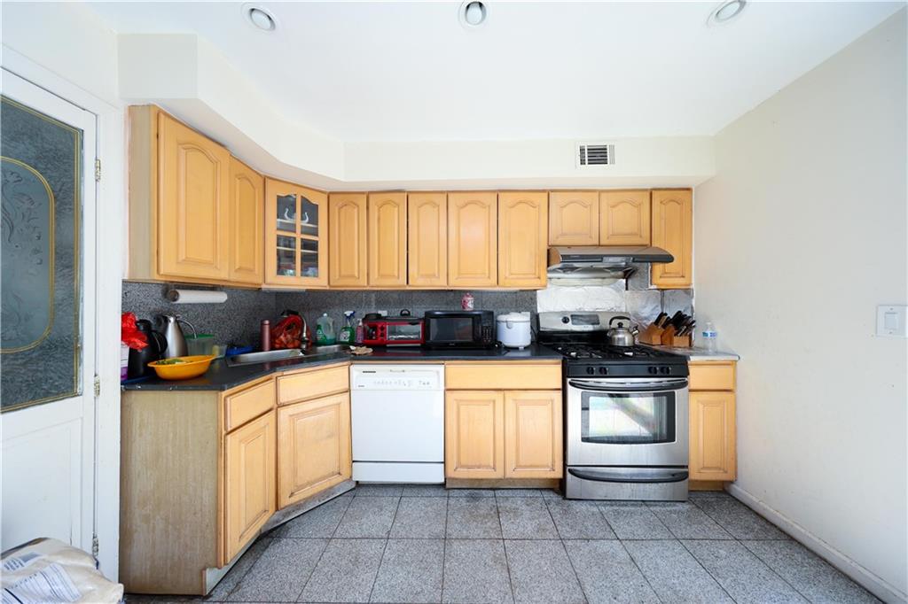 31 Giordan Court Mariner's Harbor Staten Island NY 10303