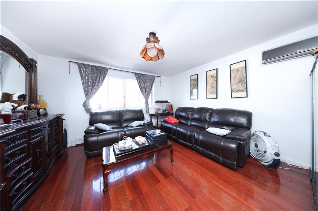 31 Giordan Court Mariner's Harbor Staten Island NY 10303