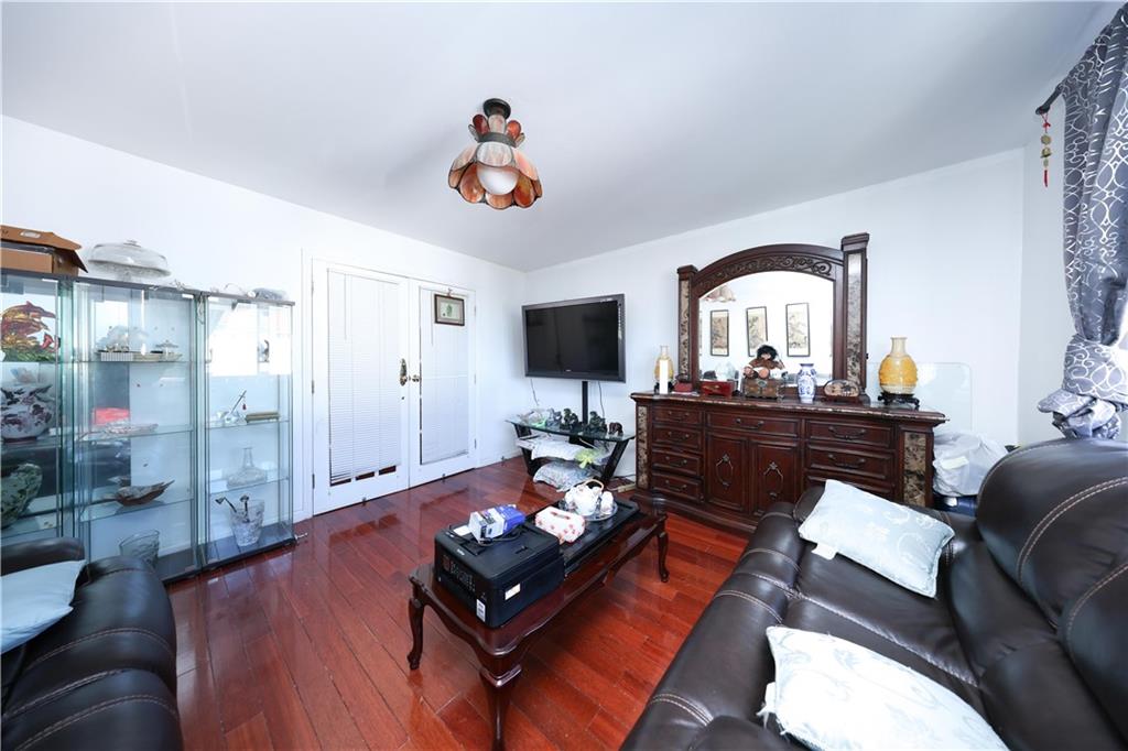 31 Giordan Court Mariner's Harbor Staten Island NY 10303