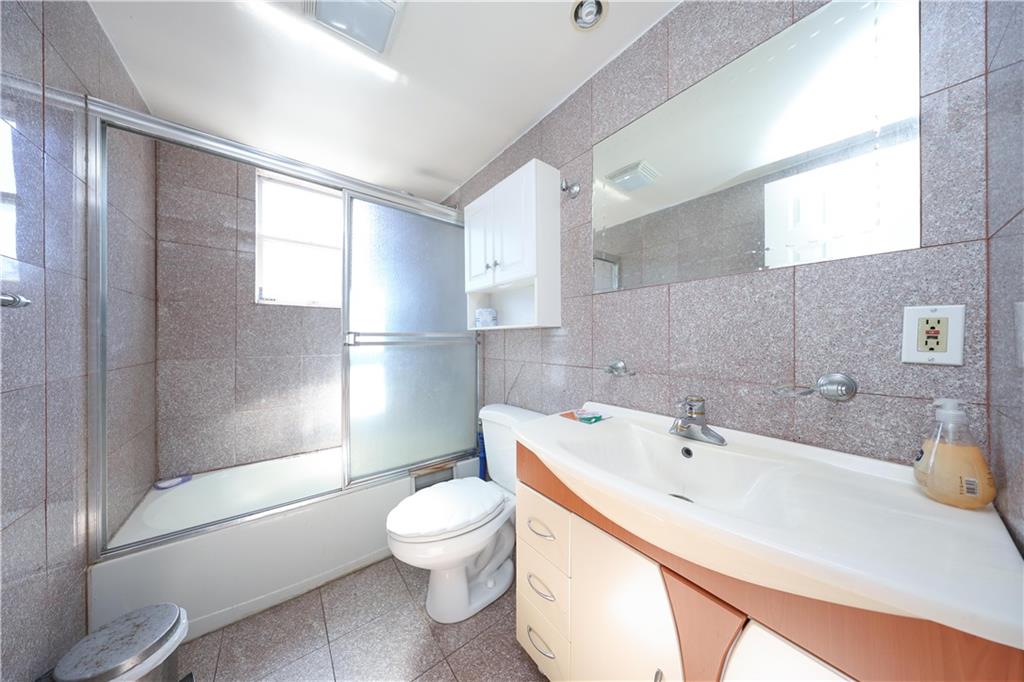 31 Giordan Court Mariner's Harbor Staten Island NY 10303