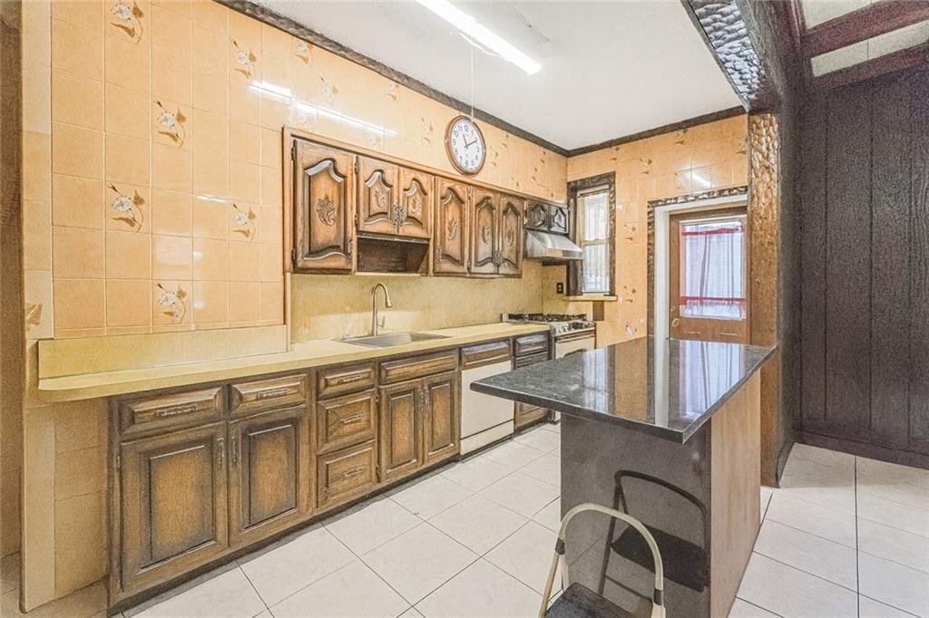 9302 95th Street Woodhaven Woodhaven NY 11421