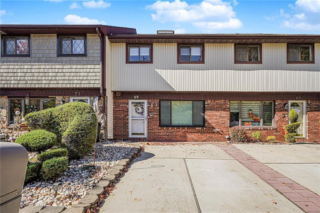 69 Rolling Hill Green Arden Heights Staten Island NY 10312