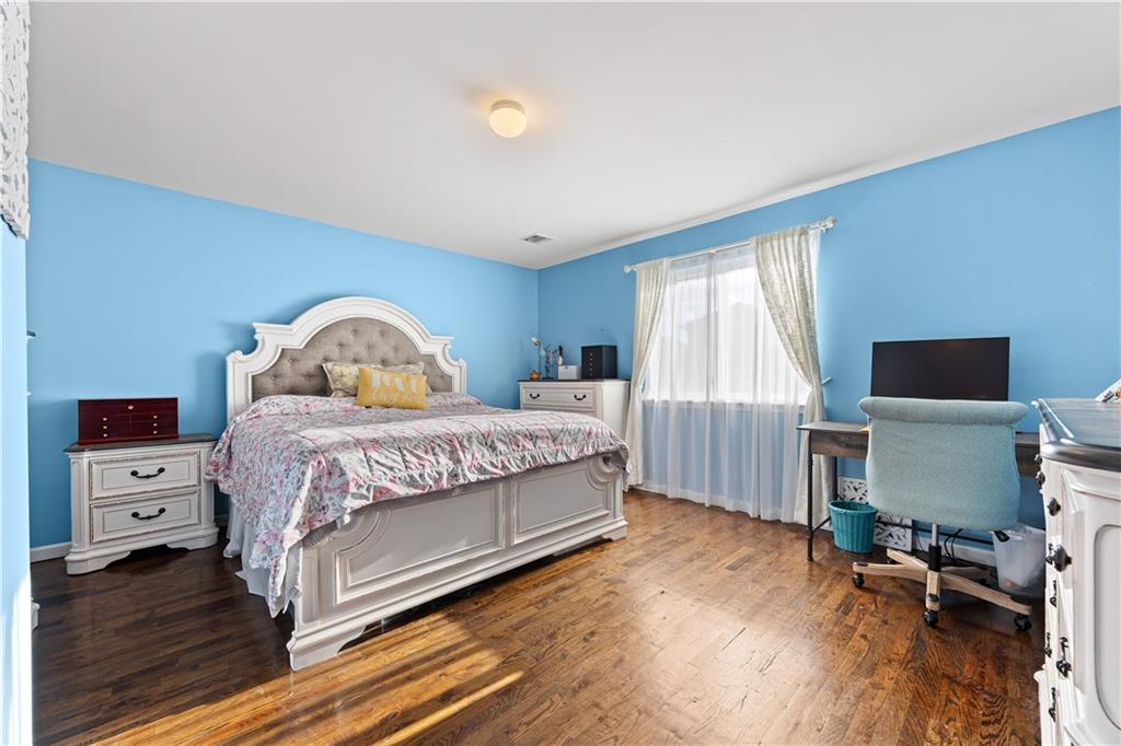 16 Burgundy Loop Park Hill Staten Island NY 10304