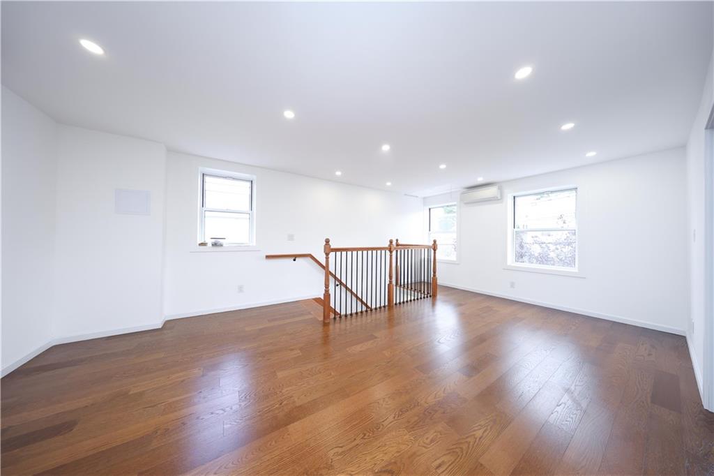 189 Saint Marys Avenue Rosebank Staten Island NY 10305