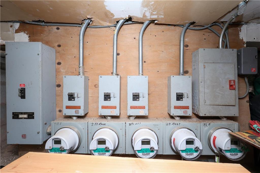 5813 4th Avenue Sunset Park Brooklyn NY 11220