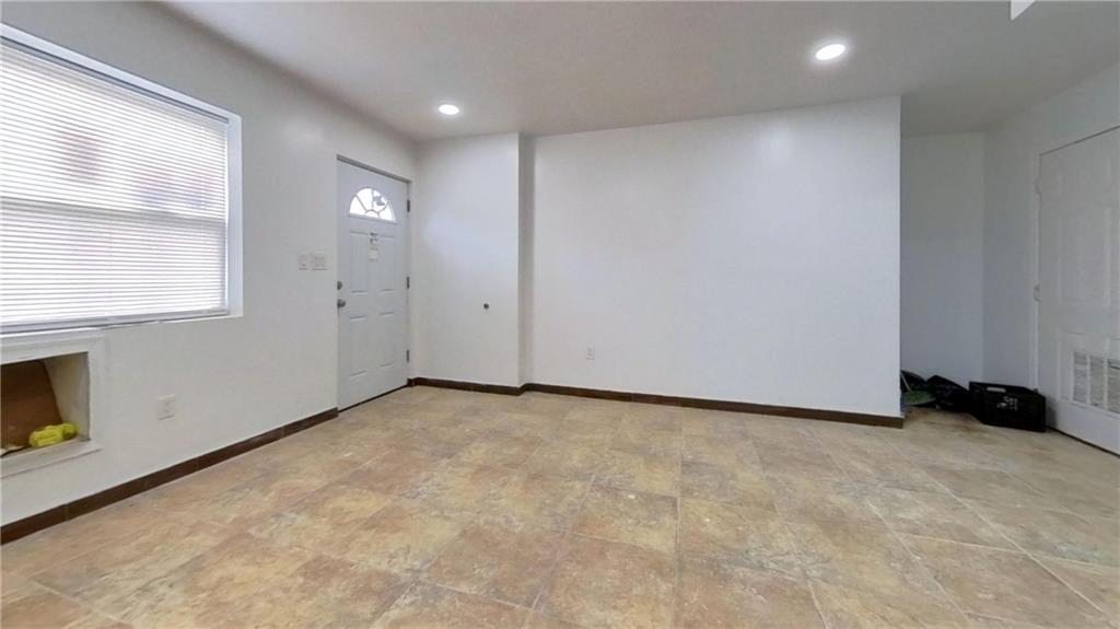 2409 Brookhaven Avenue Far Rockaway Far Rockaway NY 11691