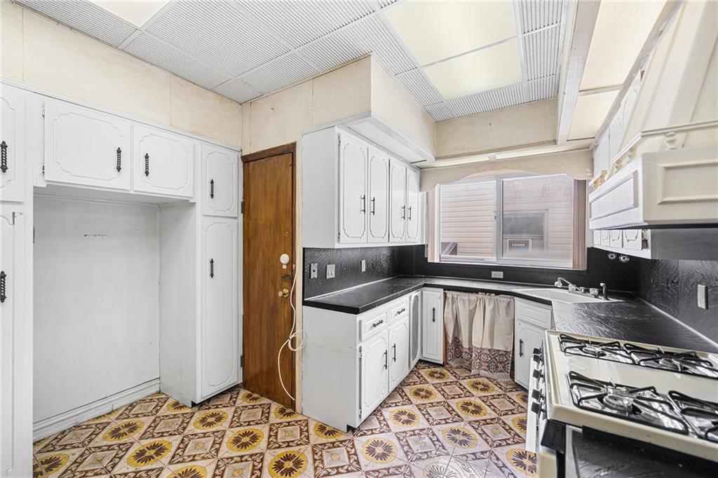 6613 10th Avenue Bensonhurst Brooklyn NY 11219