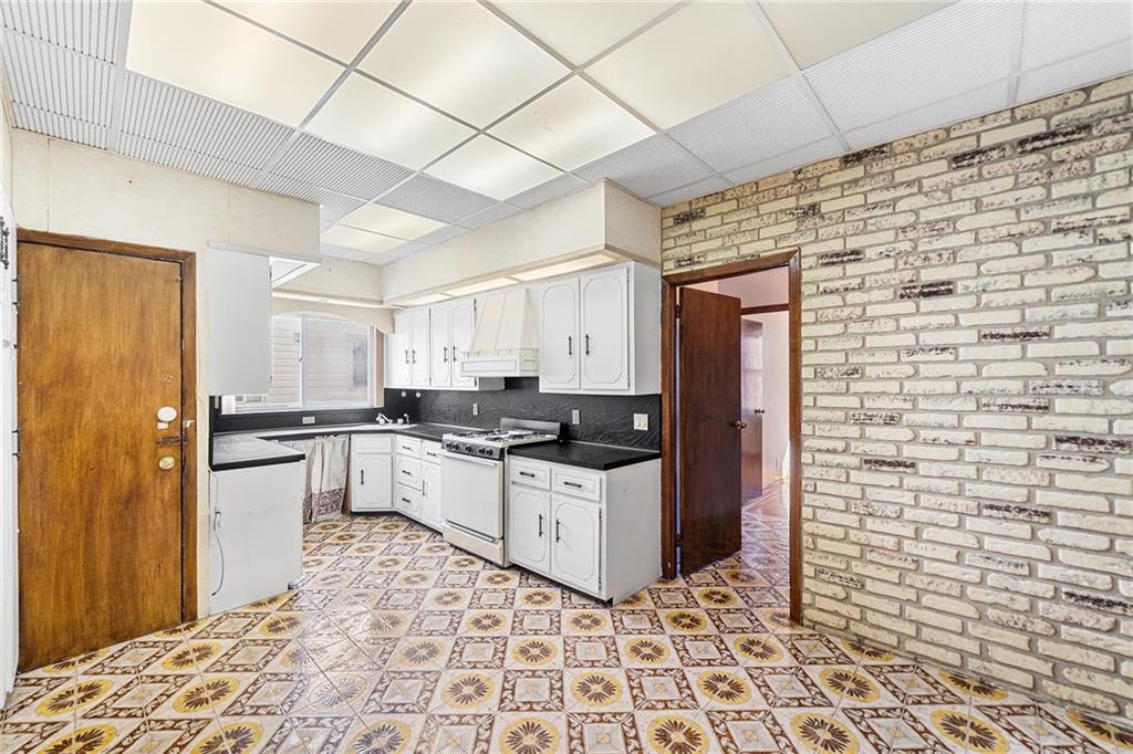 6613 10th Avenue Bensonhurst Brooklyn NY 11219