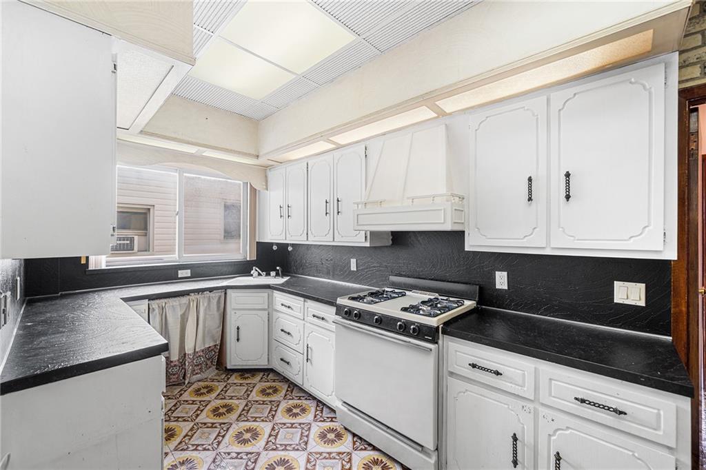 6613 10th Avenue Bensonhurst Brooklyn NY 11219