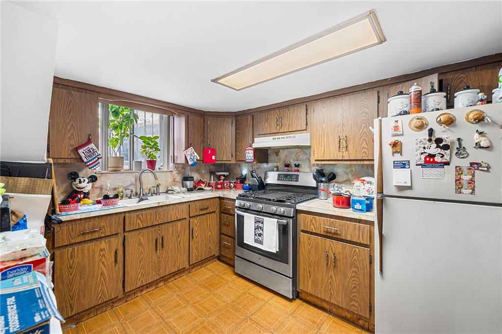 6613 10th Avenue Bensonhurst Brooklyn NY 11219