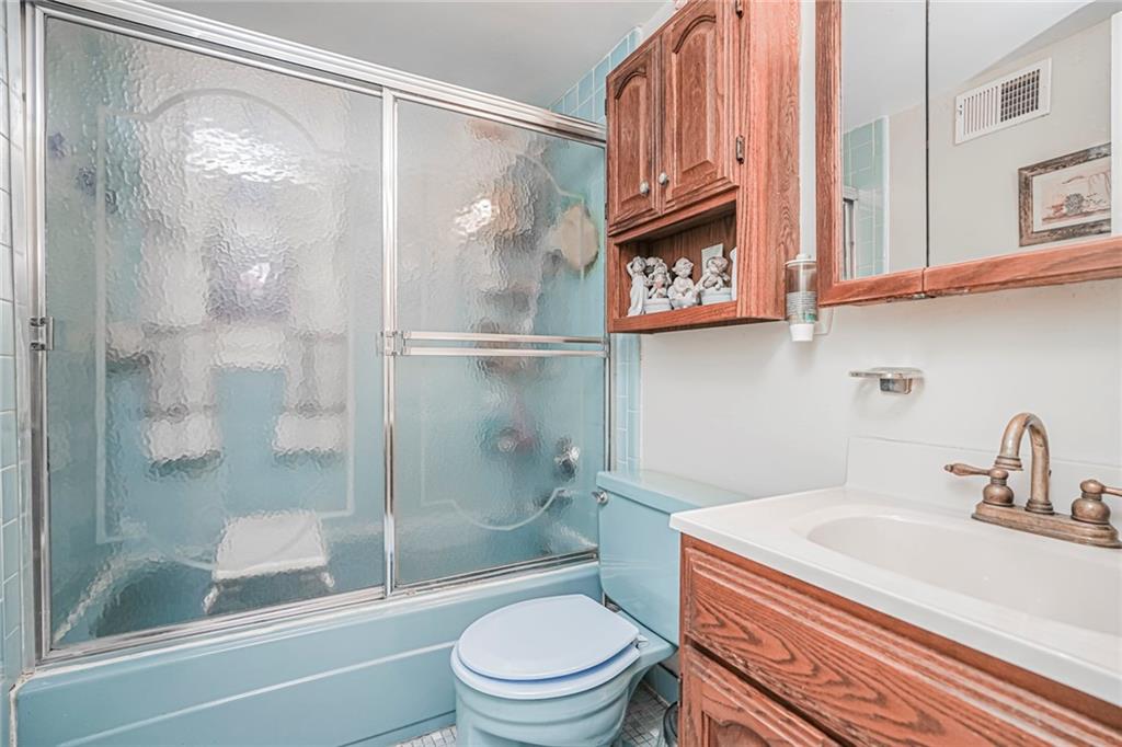 38 Bleeker Place Bulls Head Staten Island NY 10314