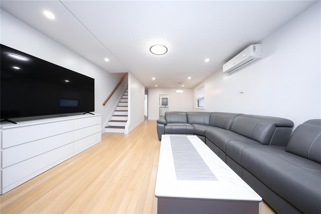 72 Zoe Street Staten Island NY 10305