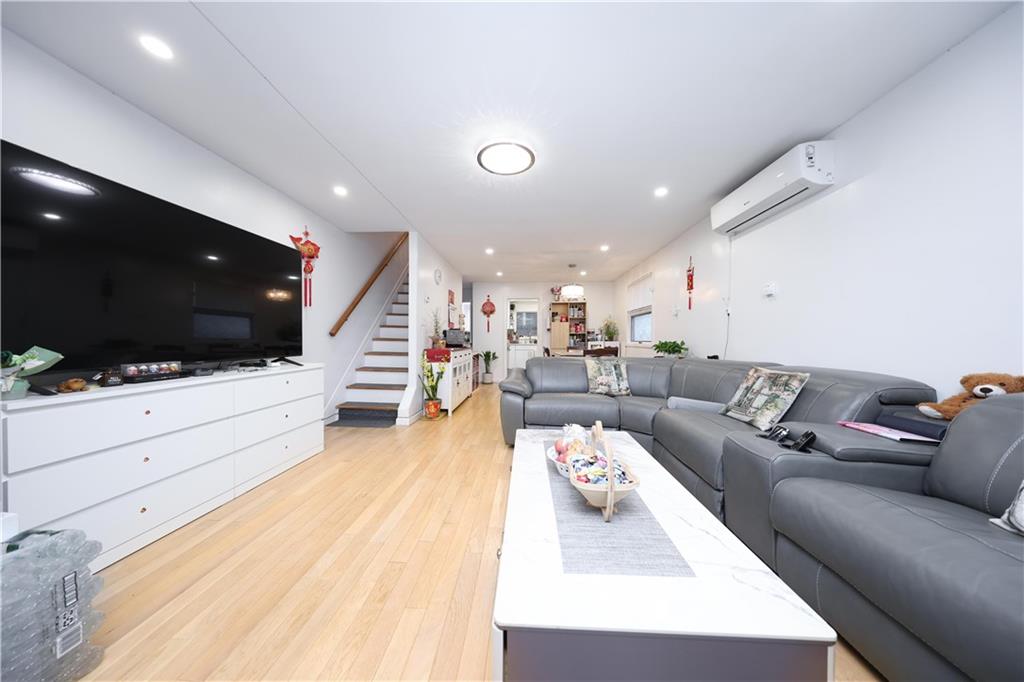 72 Zoe Street Staten Island NY 10305