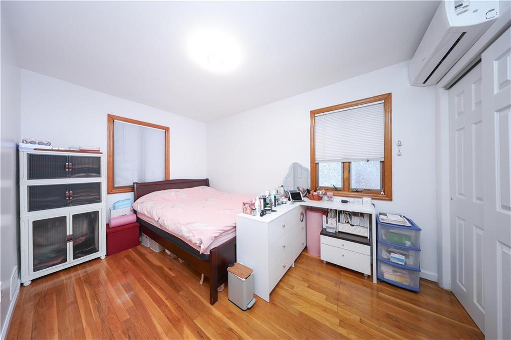 72 Zoe Street Staten Island NY 10305