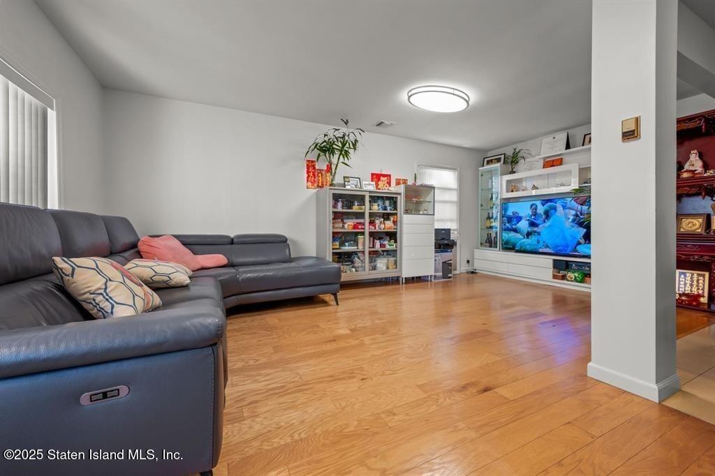 669 West Fingerboard Road Concord State Island NY 10305