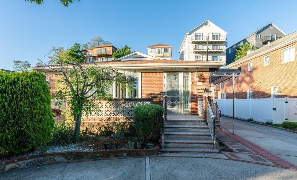 669 West Fingerboard Road Concord Staten Island NY 10305