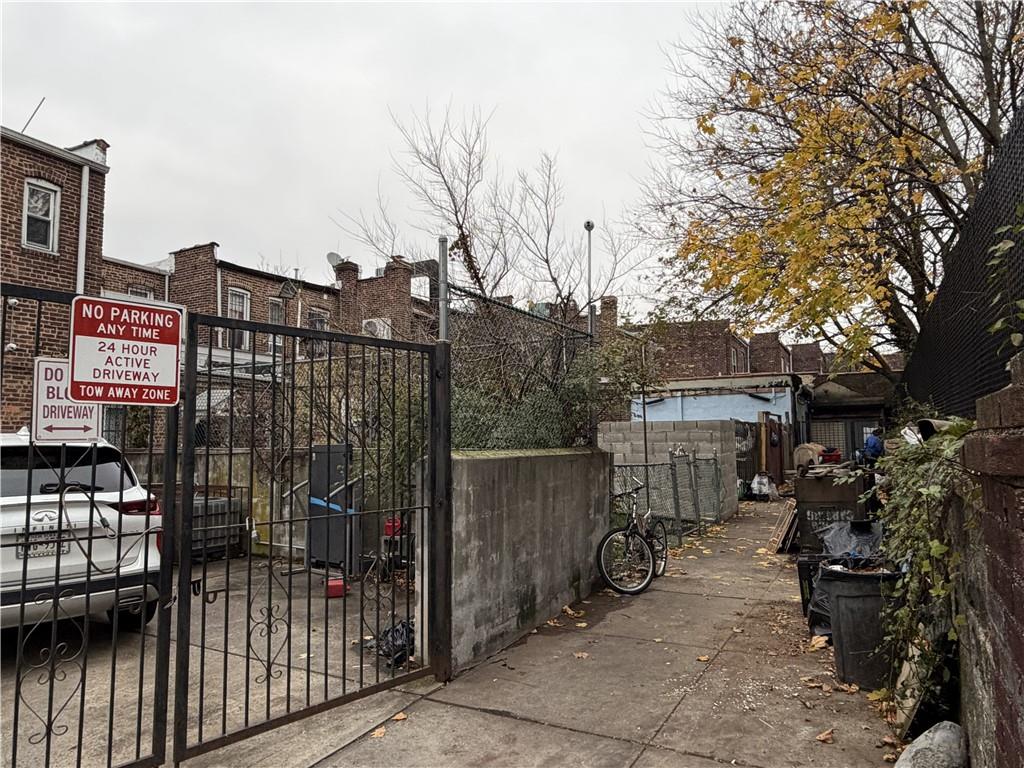 111-06 Farmers Boulevard Saint Albans St. Albans NY 11412