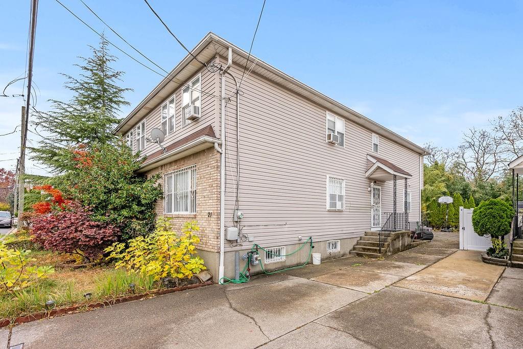 21 Leewood Loop Park Hill Staten Island NY 10304