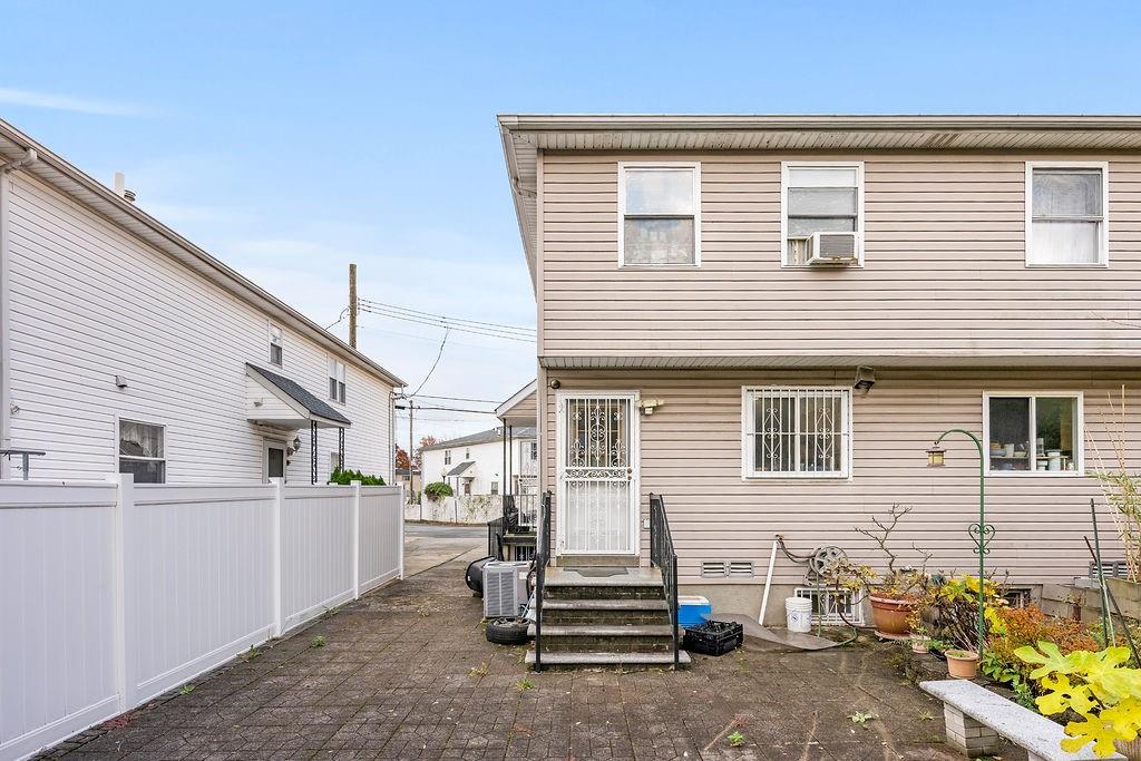 21 Leewood Loop Park Hill Staten Island NY 10304