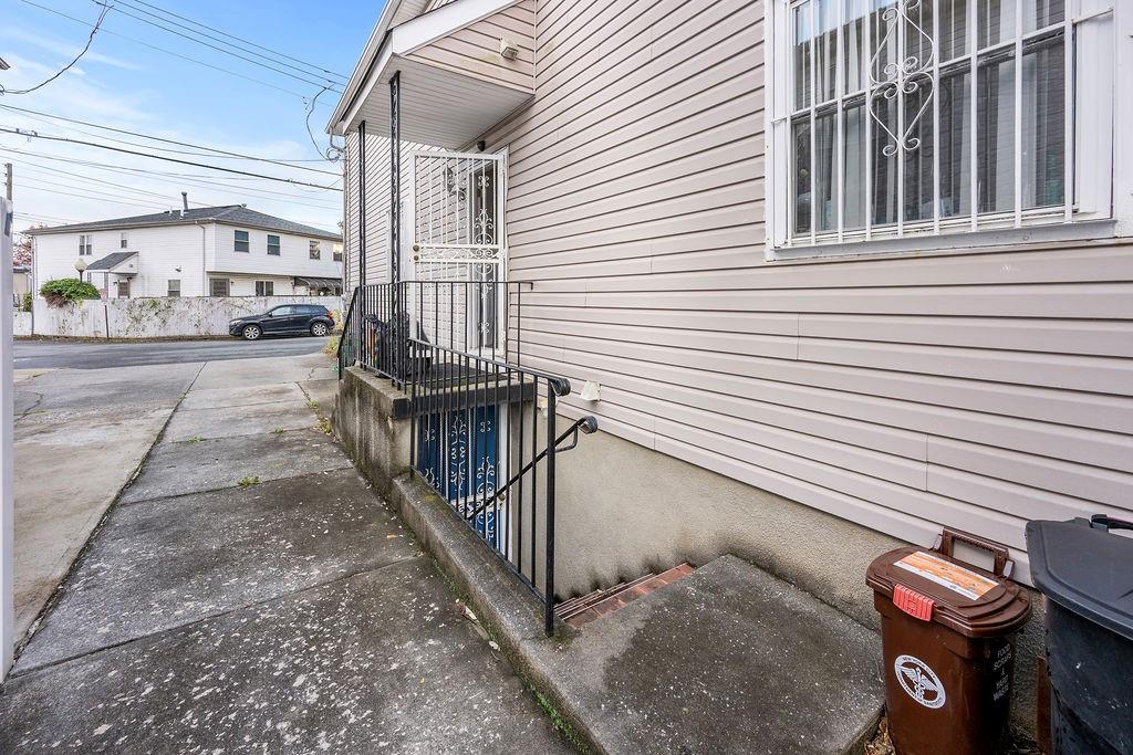 21 Leewood Loop Park Hill Staten Island NY 10304